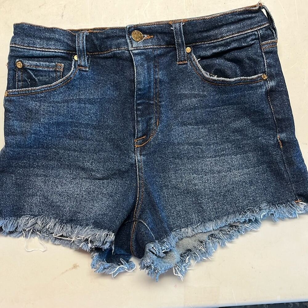 Celebrity pink women’s high-rise shorts